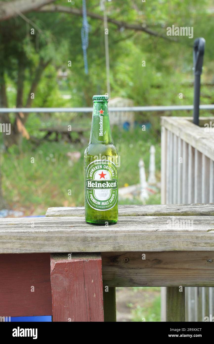 Rockford, IL 27 june2023Heineken, cerveza. Una botella de cerveza