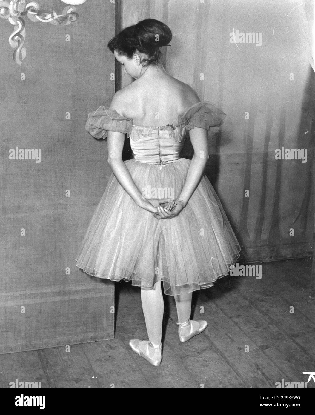 Danza, ballet, bailarina de ballet, reajuste de una pintura de Edgar Degas, París, años cincuenta, ADDITIONAL-RIGHTS-CLEARANCE-INFO-NOT-AVAILABLE Foto de stock