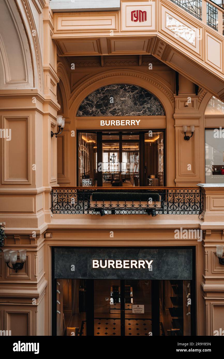 Burberry top antara ropa