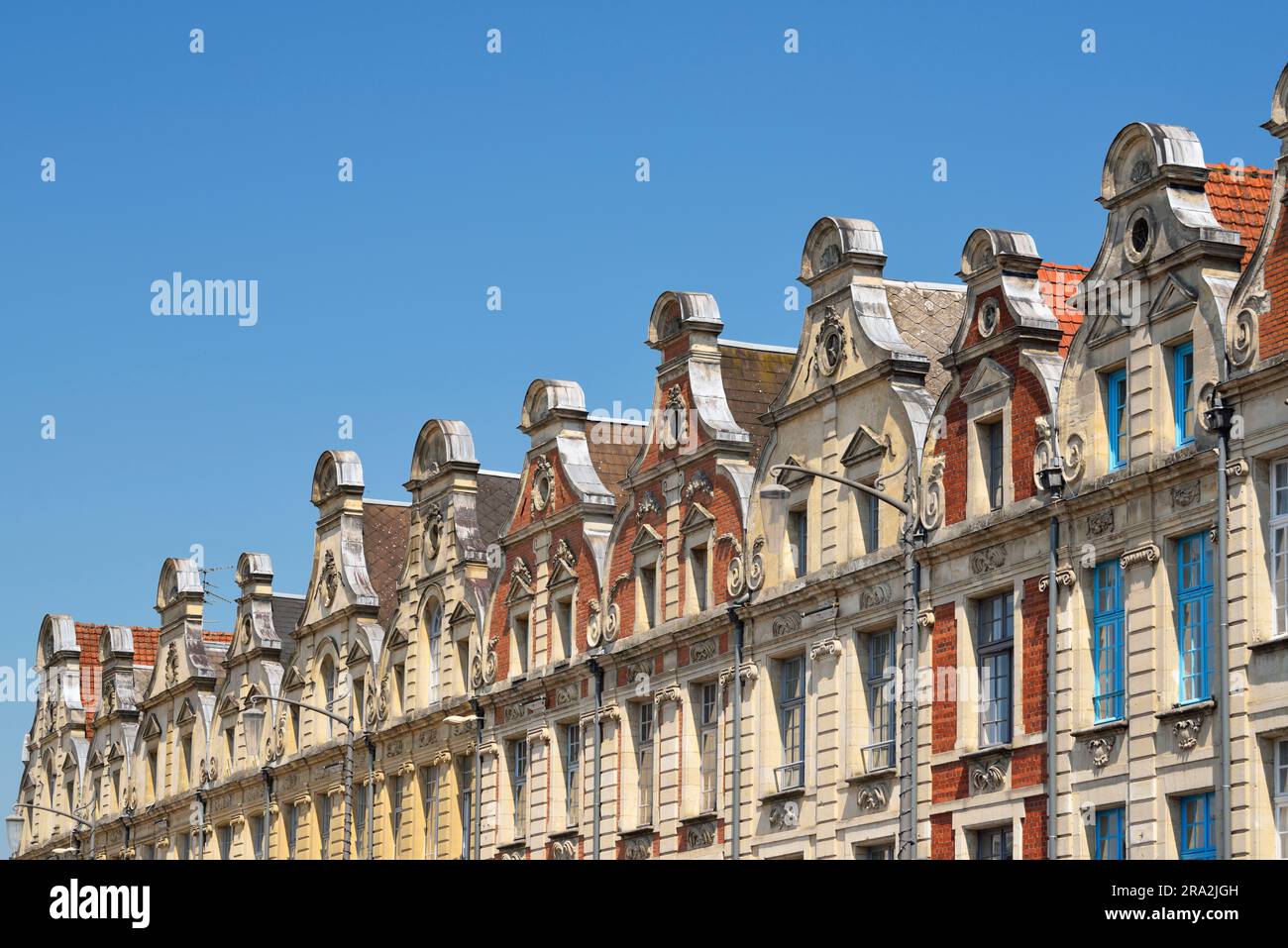 Francia, Pas de Calais, Arras, Place des Héros, casas de estilo barroco flamenco Foto de stock