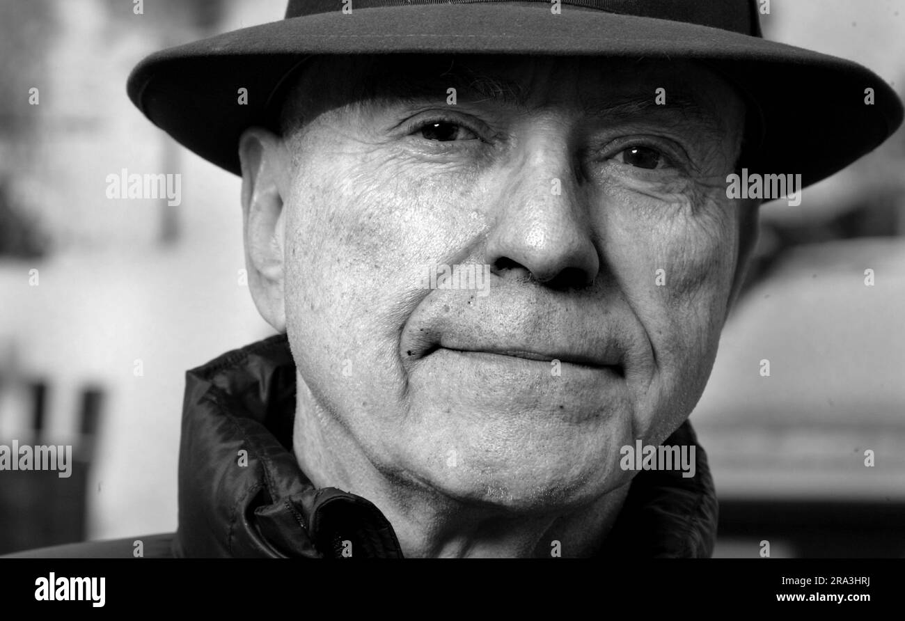 25 de enero de 2011 - Park City, Utah, EE.UU - El actor ALAN ARKIN de la película 'El convincer' durante el 2011 Festival de Cine de Sundance, que se ejecuta a través de 30 de enero. Sundance es el festival de cine independiente más grande de los EE.UU., que se celebra anualmente desde 1978 en Park City, es el principal escaparate de nuevos trabajos de cineastas independientes de todo el mundo. (Imagen de crédito: © Carlo Allegri/ZUMAPRESS.com) ¡USO EDITORIAL SOLAMENTE! ¡No para USO comercial! Foto de stock