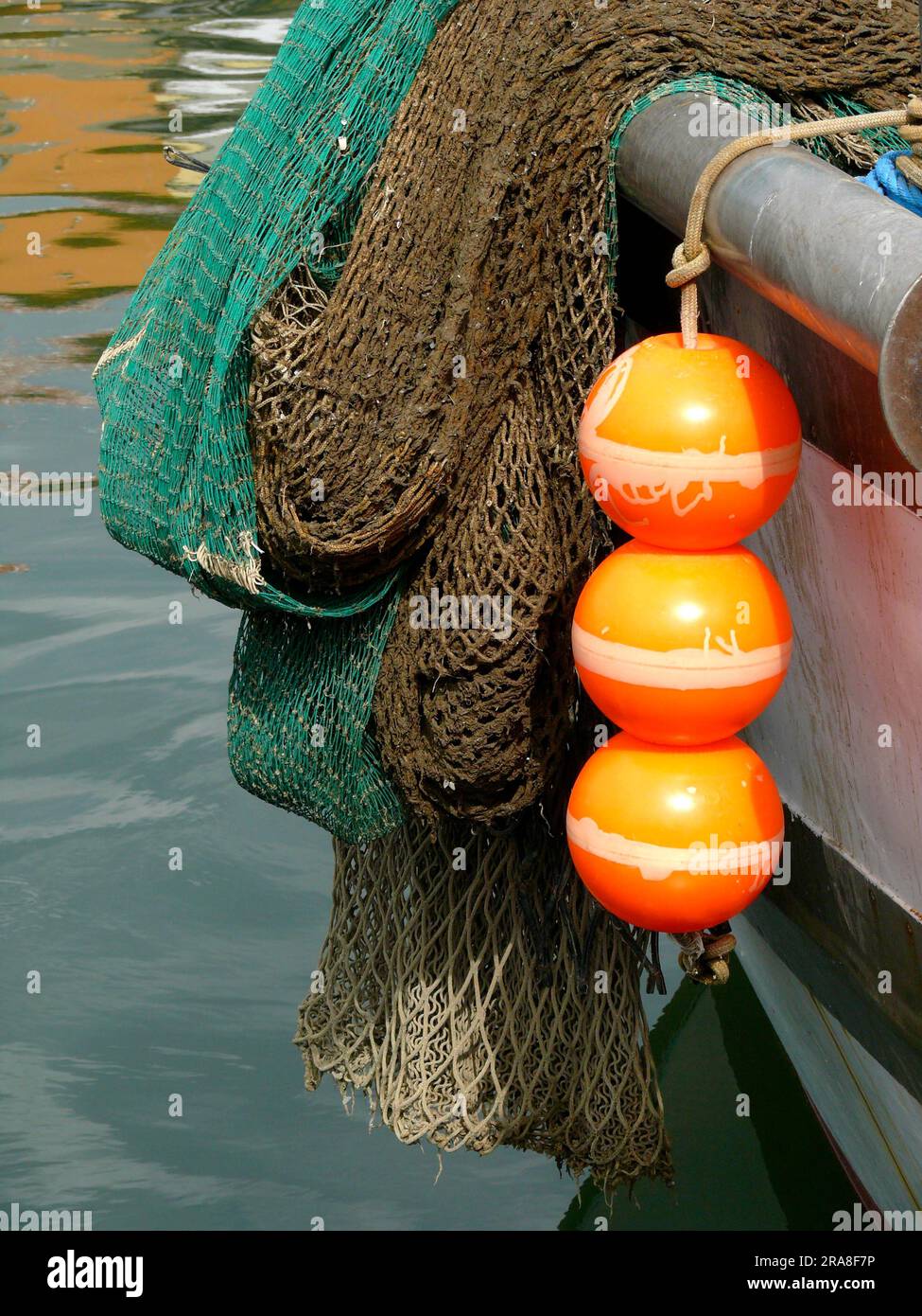 Flotadores De La Red De Pesca Imagen de archivo - Imagen de boyas, detalle:  22079035