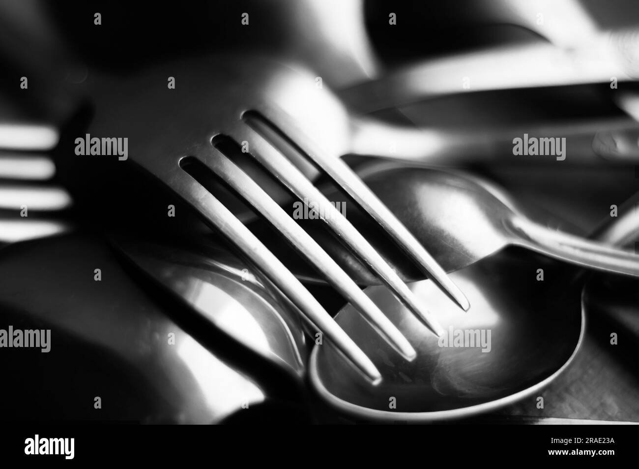 Fotografía en blanco y negro abstractos de horquillas de plata mixta Foto de stock