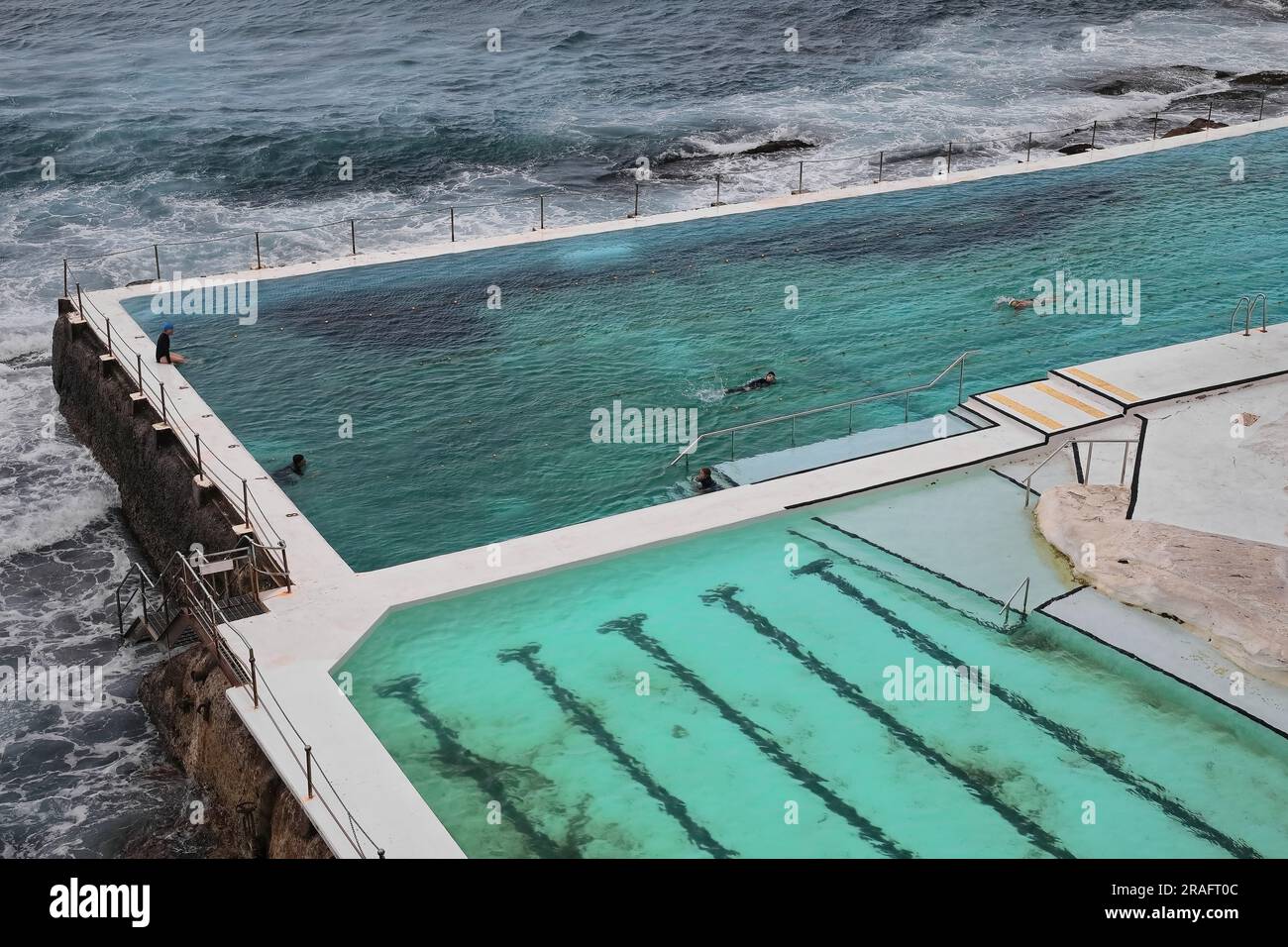 734 piscinas de agua salada que datan de 1931 AD en el extremo más suroeste de South Bondi Beach. Sídney-Australia. Foto de stock