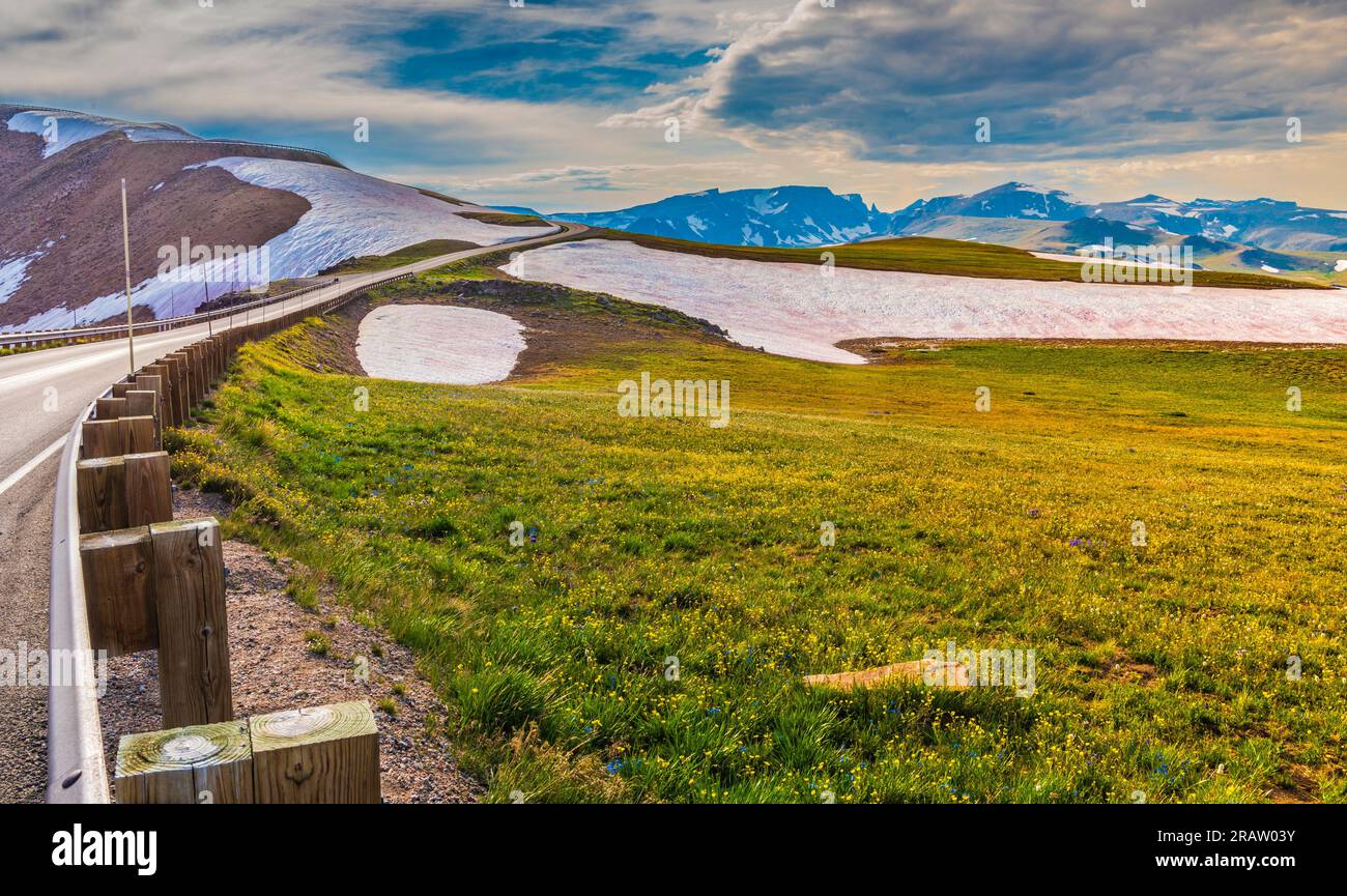 Beartooth Pass en las montañas Beartooth en la carretera Beartooth en Montana y Wyoming Foto de stock