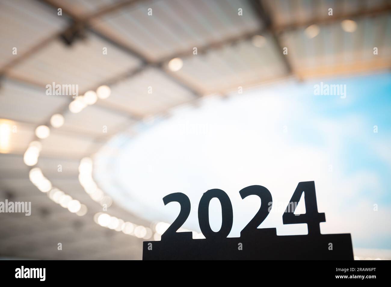La silueta del signo '2024' inspira cuando comienza el año deportivo