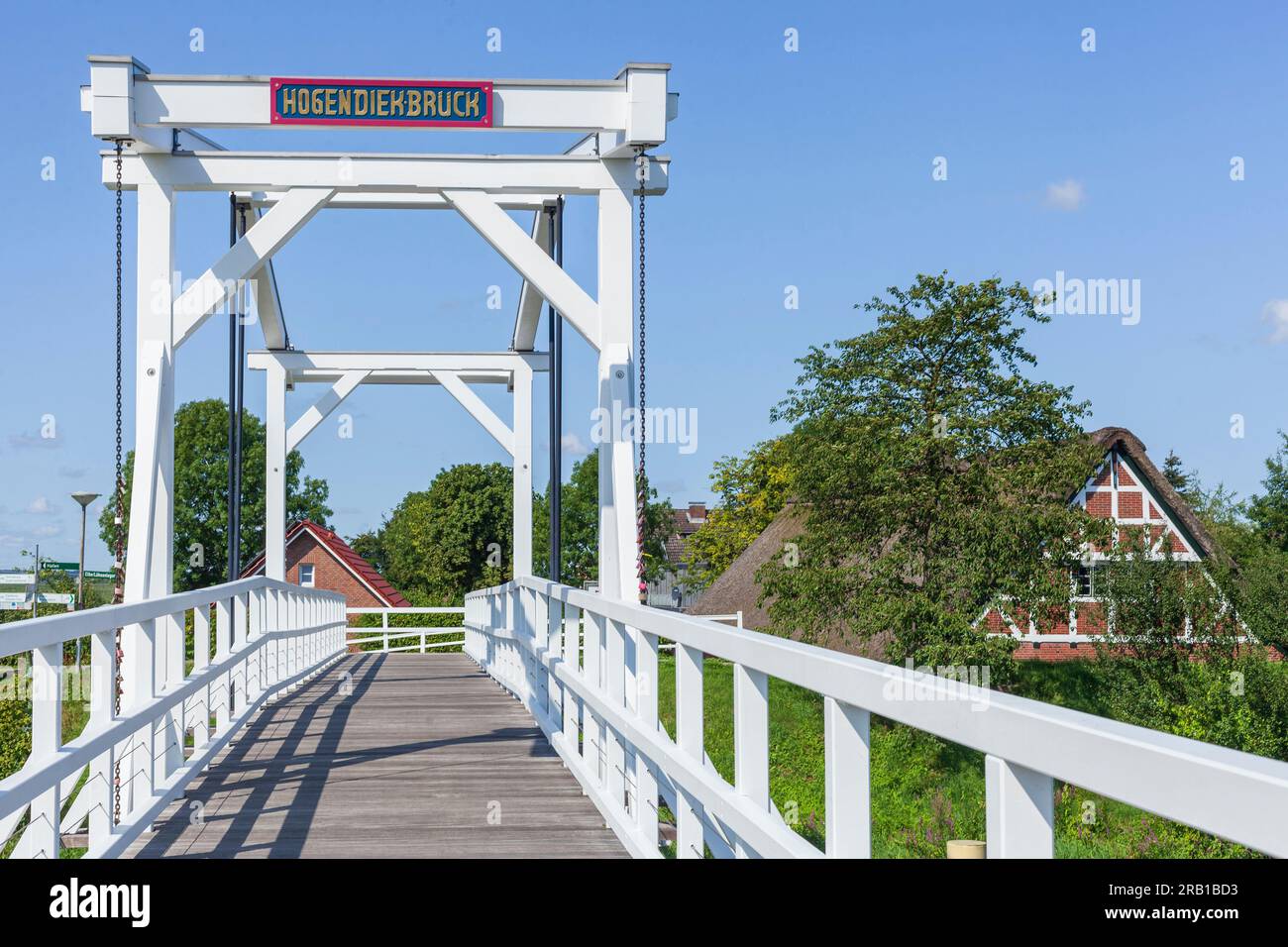 Hogendiek Bridge, Dutch Drawbridge, Steinkirchen, Altes Land, Baja Sajonia, Alemania, Europa Foto de stock