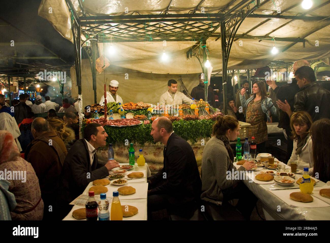 Marruecos, Marrakech, Place Djemaa el-Fna, vida diaria Foto de stock