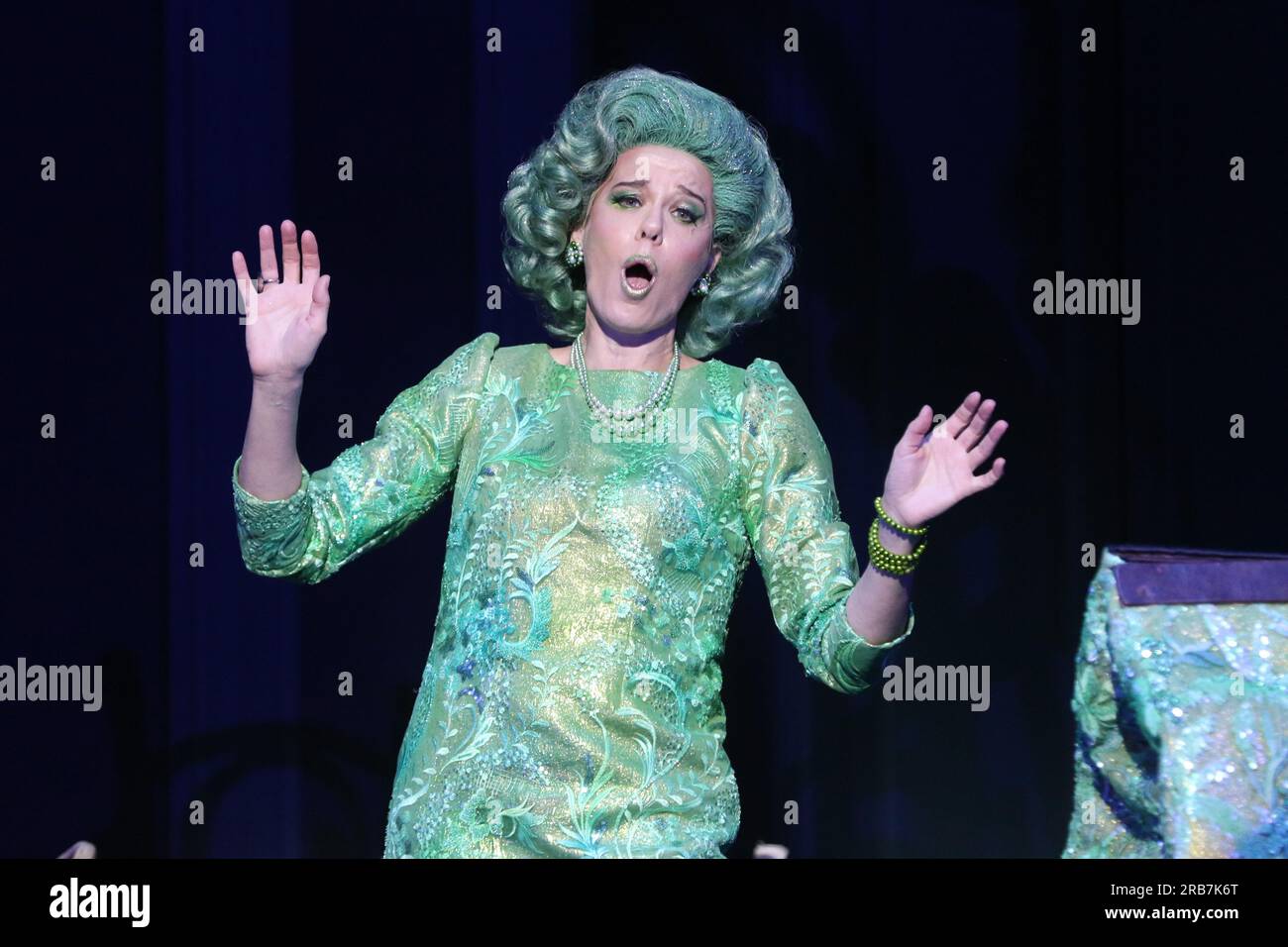 Sídney, Australia. 8 de julio de 2023. El ensayo final del estreno mundial de The Tales of Hoffmann, del célebre director italiano Damiano Michieletto, en el Teatro Joan Sutherland de la Ópera de Sídney, antes de su inauguración el 11 de julio de 2023. En la foto: Sian Sharp como la Musa. Crédito: Richard Milnes/Alamy Live News Foto de stock