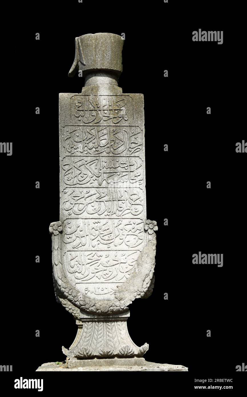 Las antiguas tumbas otomanas históricas en el cementerio de la mezquita del sultán de Eyup en el