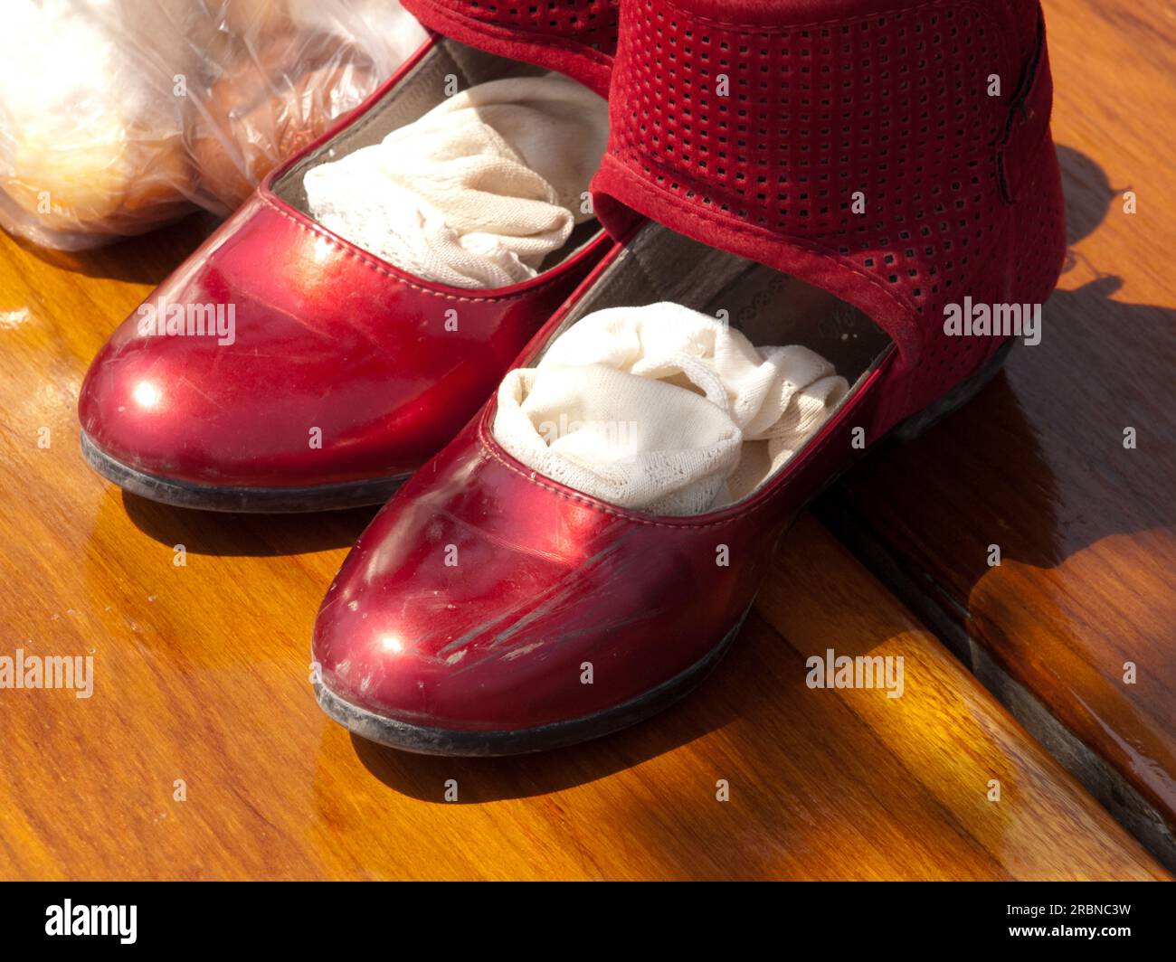 Zapatillas rojas rojas para mujer, zapatos de viaje con cordones, zapatos  de correr para correr, deportes a la moda, regalos para hermanas, Púrpura :  Ropa, Zapatos y Joyería 