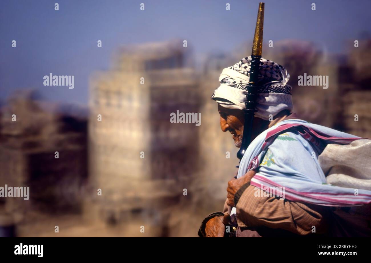 Asia Yemen Hajjara hombre con Madah Foto de stock