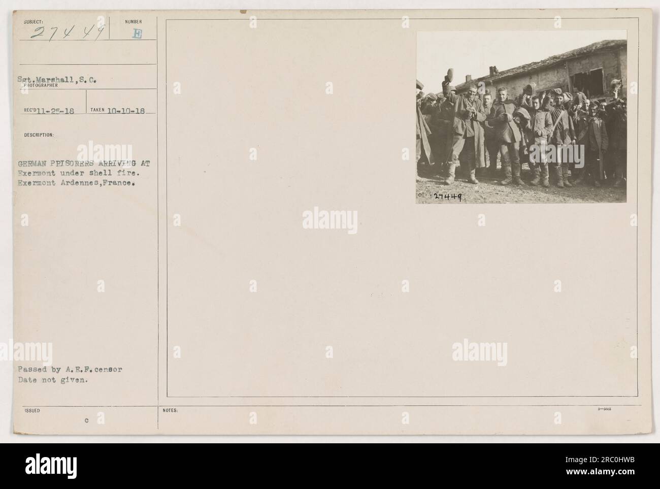 Prisioneros alemanes que llegaron a Exermont bajo un pesado proyectil
