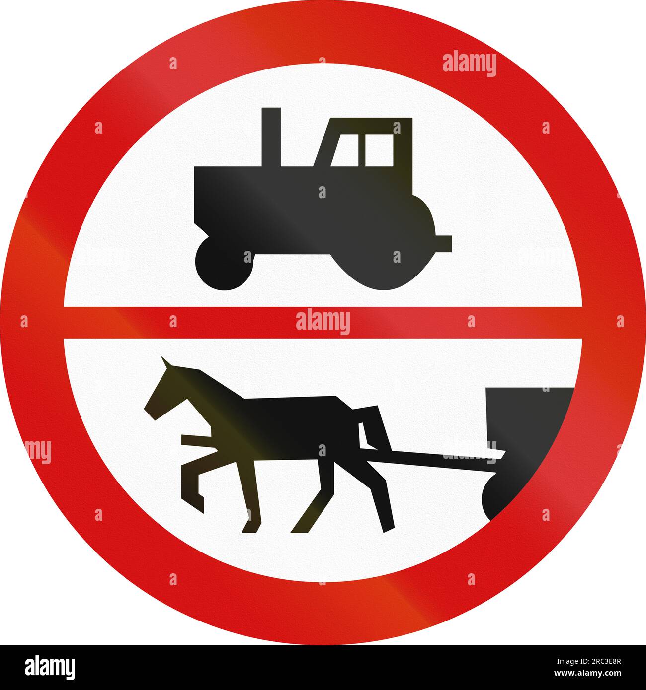 Señal de tráfico polaca: No hay tractores, vehículos de construcción, etc. o carruajes tirados por caballos. Foto de stock
