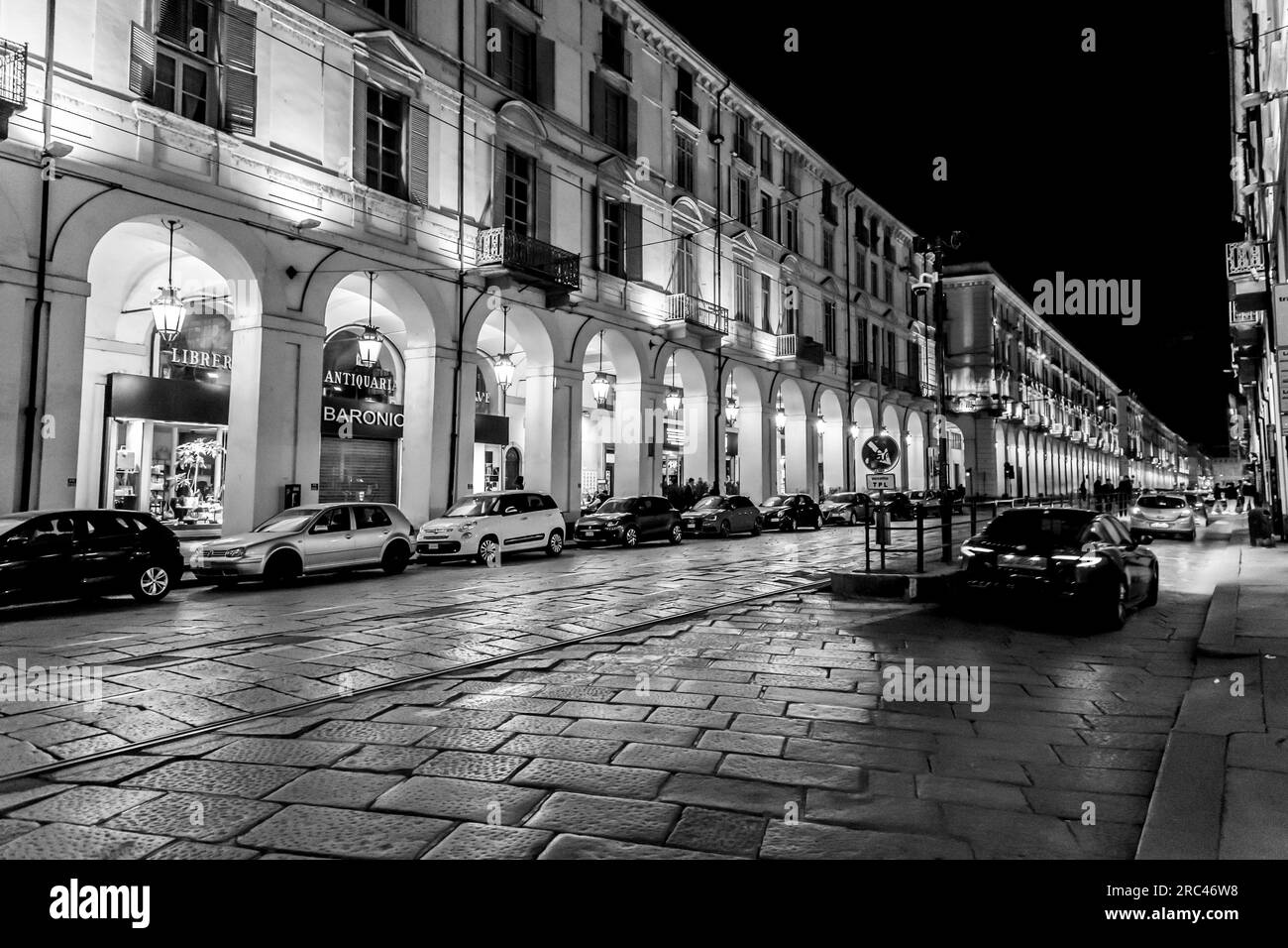 Turín, Italia - 27 de marzo de 2022: Piazza Vittorio Veneto, también conocida como Piazza Vittorio, es una plaza de la ciudad en Turín, Italia, que toma su nombre de la Foto de stock
