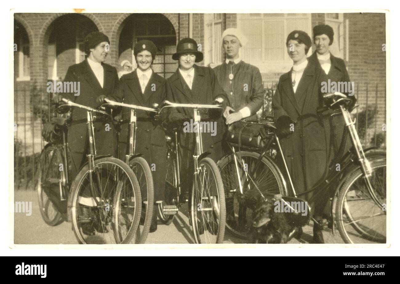 Dama en bicicleta Im genes recortadas de stock Alamy