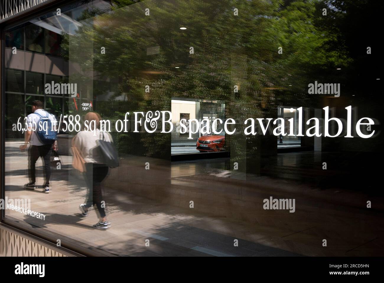 El espacio de oficina corporativa está vacío y disponible para alquiler en Pembroke Properties en la ciudad de Londres, el distrito financiero de la capital, en 13 de julio de 2023, en Londres, Inglaterra. Foto de stock