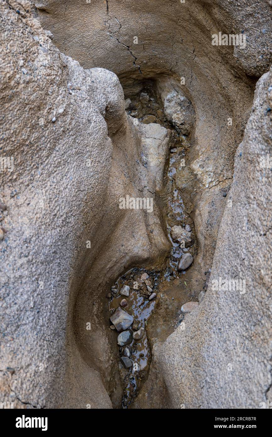 Formaciones rocosas en un lecho de río seco en las montañas del Valle de Las Animas Foto de stock