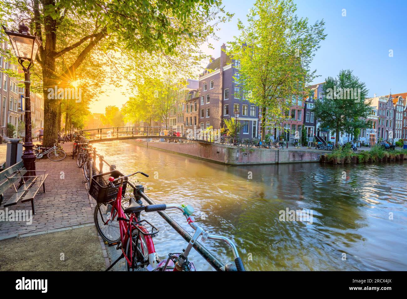 Alma de Amsterdam. Temprano en la mañana en Amsterdam. Casas antiguas