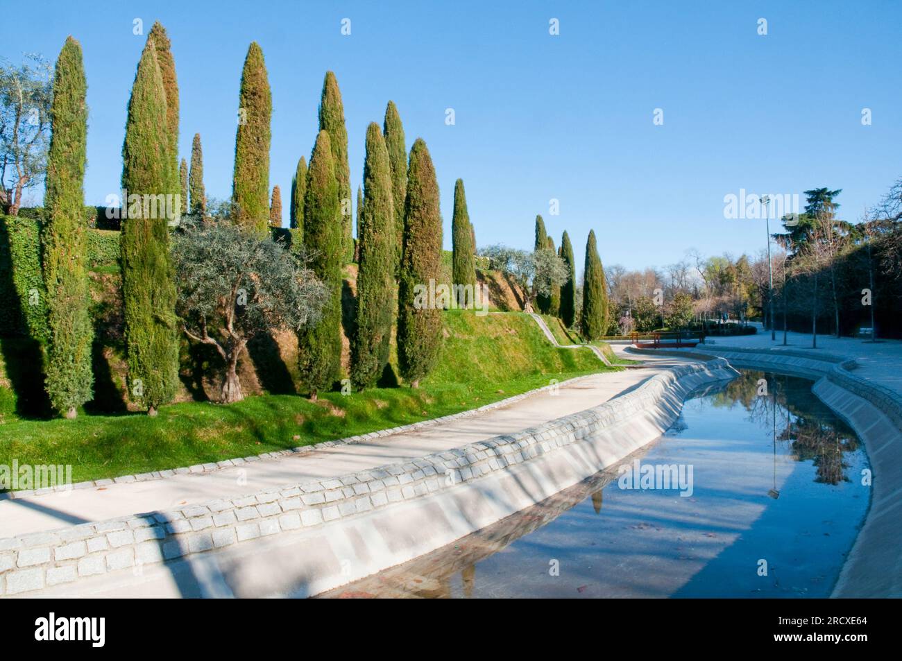 Bosque del Recuerdo. El parque del Retiro, Madrid, España Fotografía de