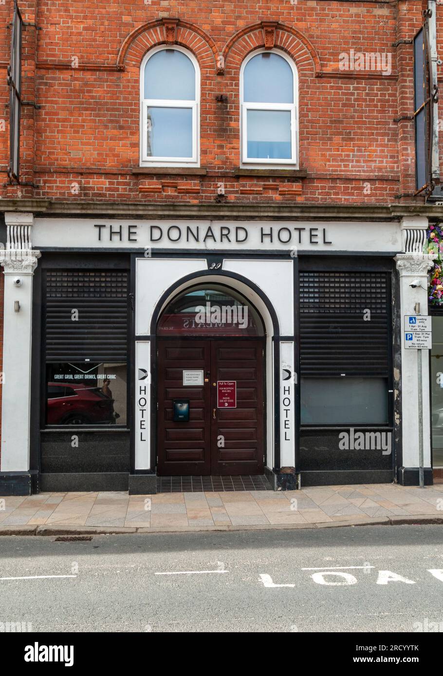 Una vista exterior del Donard Hotel en Newcastle, Co. Abajo, Irlanda del Norte, Reino Unido. Foto de stock