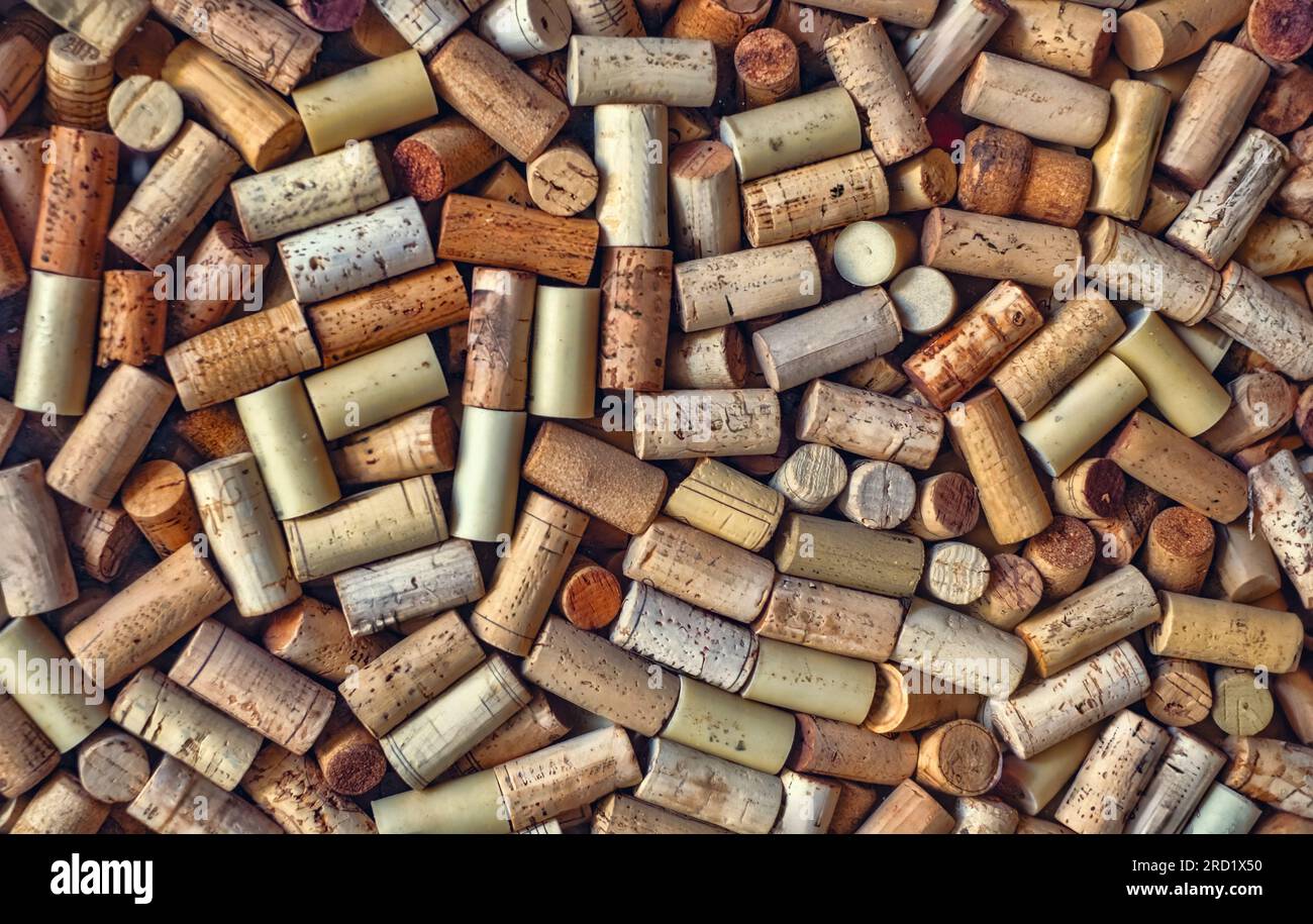 Antecedentes de varios tapones de corcho viejos usados de varios tipos de  vino Fotografía de stock - Alamy