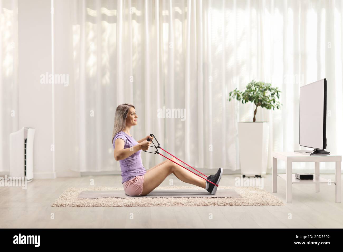 Woman exercising tv fotografías e imágenes de alta resolución - Alamy