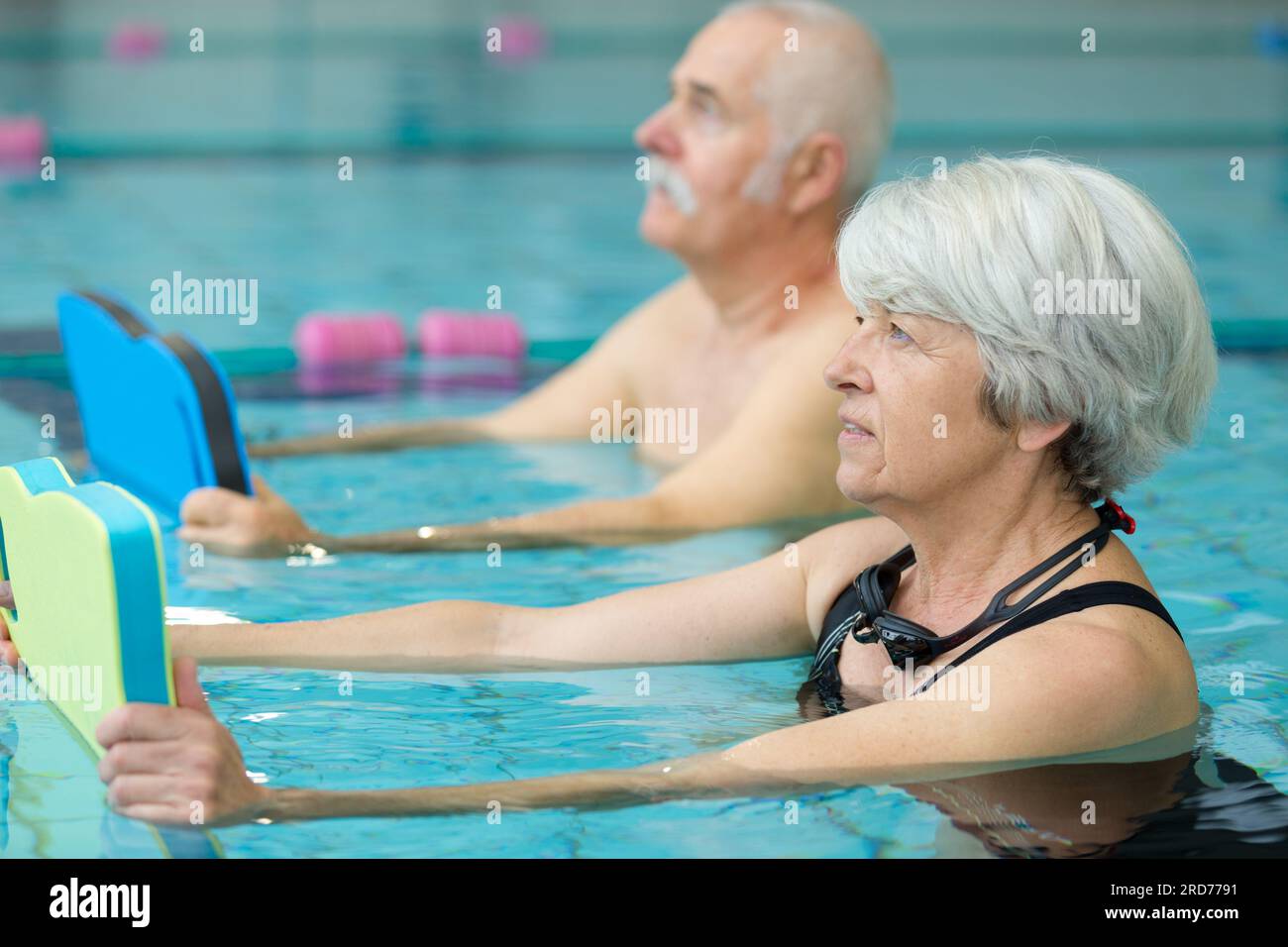 Haciendo ejercicio piscina fotografías e imágenes de alta resolución -  Página 3 - Alamy