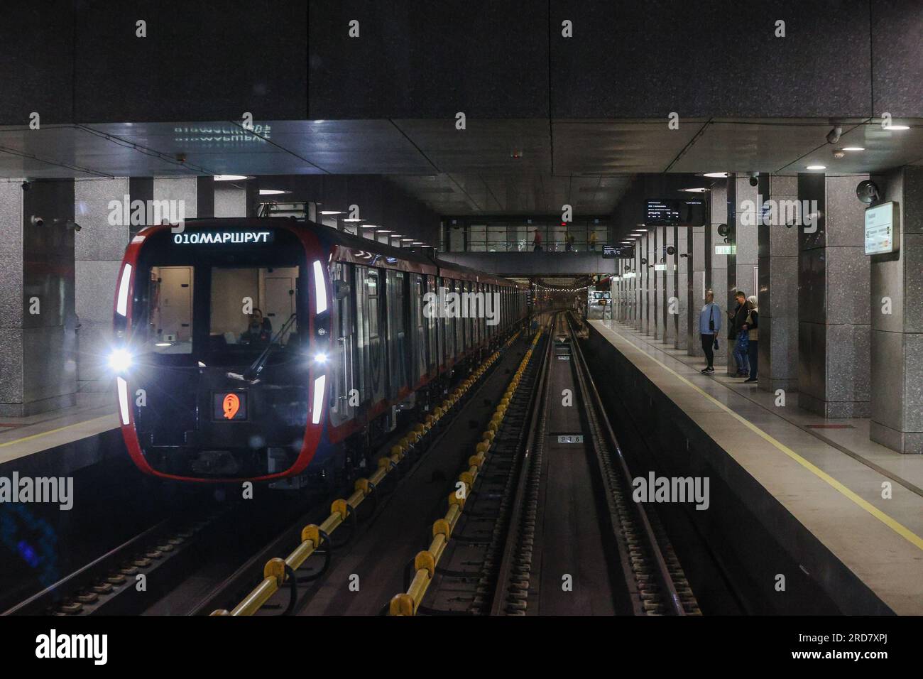 14.07.2023. Rusia. Moscú. Movimiento de trenes del metro de Moscú de la