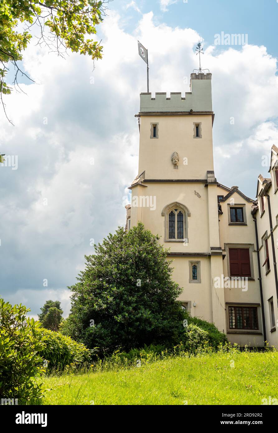 El Castello dal Pozzo, complejo histórico en el lago Maggiore, situado en el pueblo de Oleggio Castello, Verbania, Italia Foto de stock