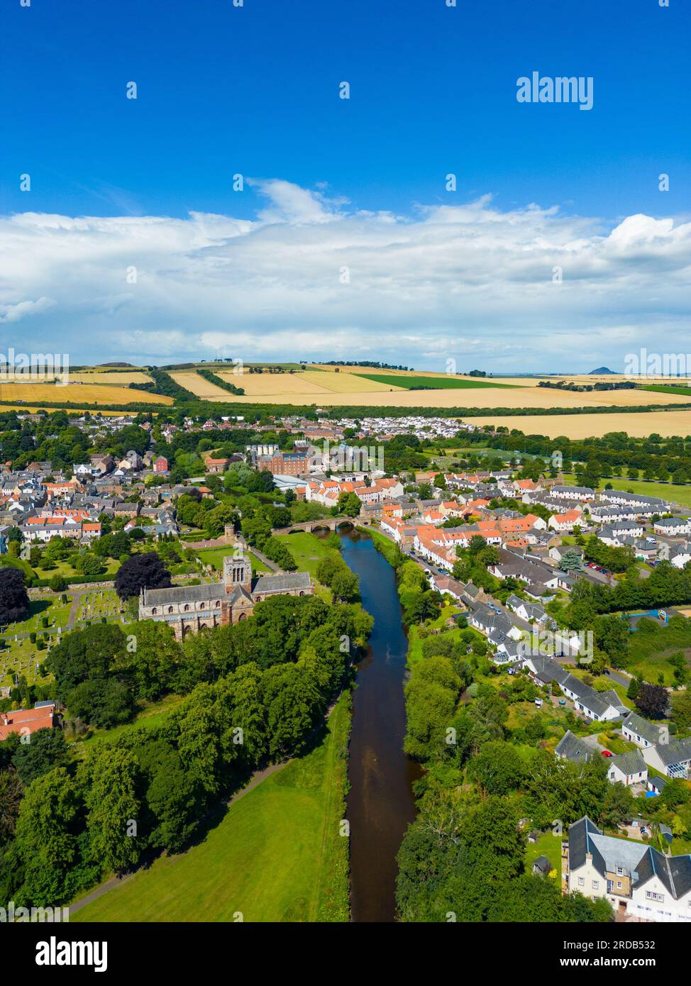 Vista aérea de la ciudad de Haddington en el río Tyne en East Lothian, Escocia, Reino Unido Foto de stock