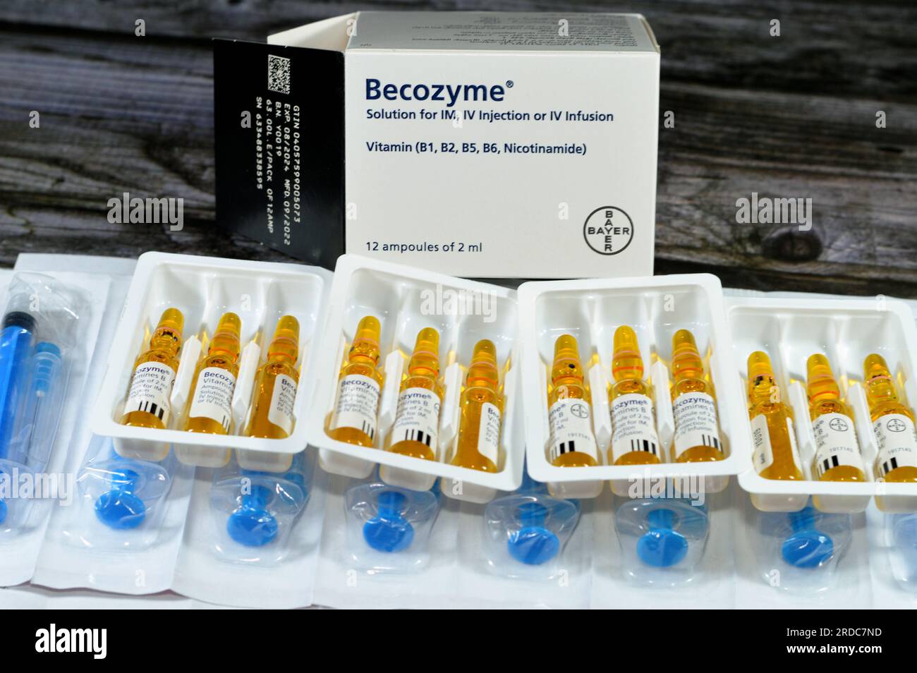 El CAIRO, EGIPTO, 26 2023 DE JUNIO Becozyme Inyección Vitaminas B1, B2