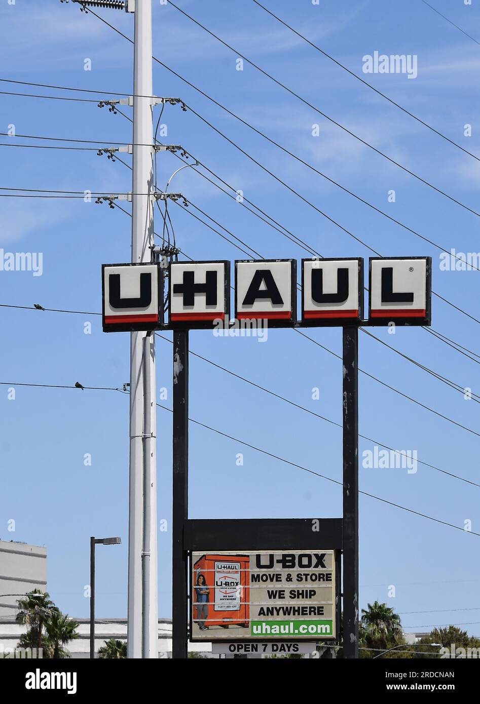 Las Vegas, EE.UU. 13º de julio de 2023. Un cartel de Uhaul se muestra en Las Vegas Boulevard el
