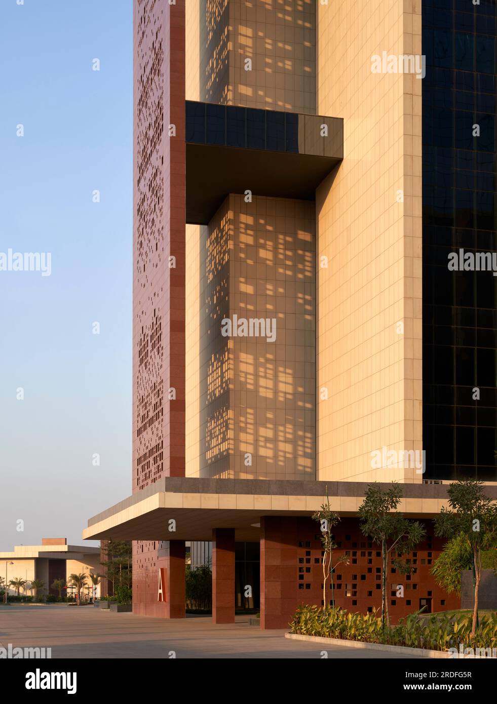 Detalle de fachada. Surat Diamond Bourse, Surat, India. Arquitecto: Morfogénesis , 2023. Foto de stock