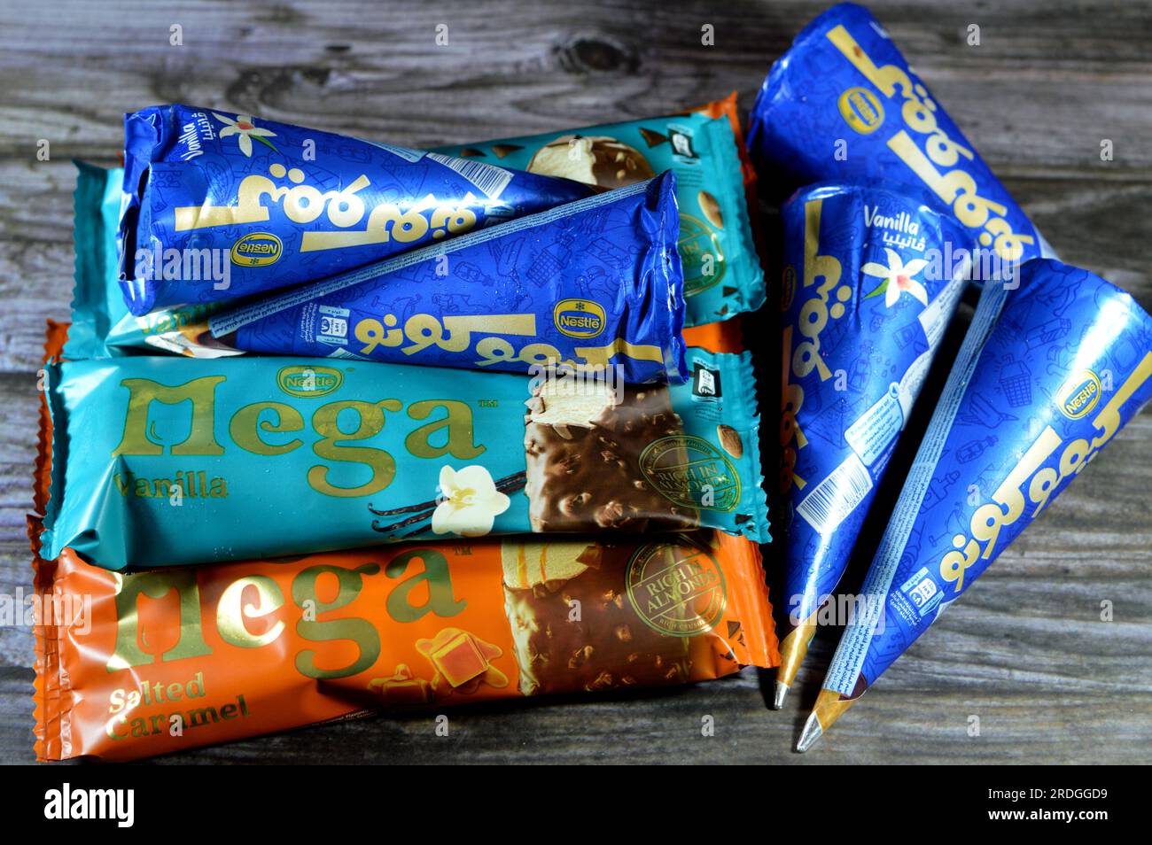 El Cairo, Egipto, 15 2023 de julio Nestle Mega Salted Caramel y