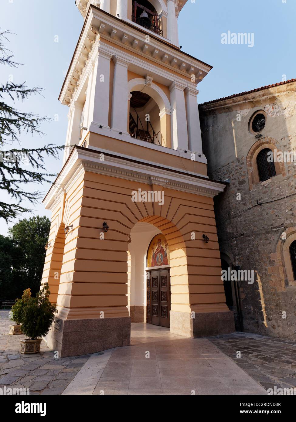 La Iglesia de la Santa Madre de Dios en la Ciudad Vieja de Plovdiv, Bulgaria, la ciudad más antigua de Europa. Foto de stock