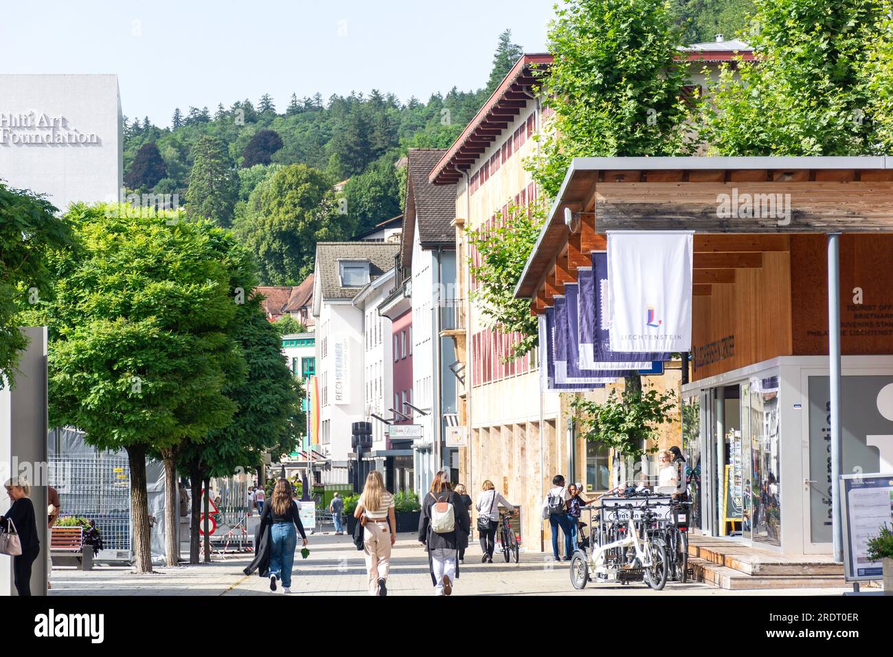 Liechtenstein Centre (oficina de información turística) en la calle principal, Städtle, Vaduz, Principado de Liechtenstein Foto de stock