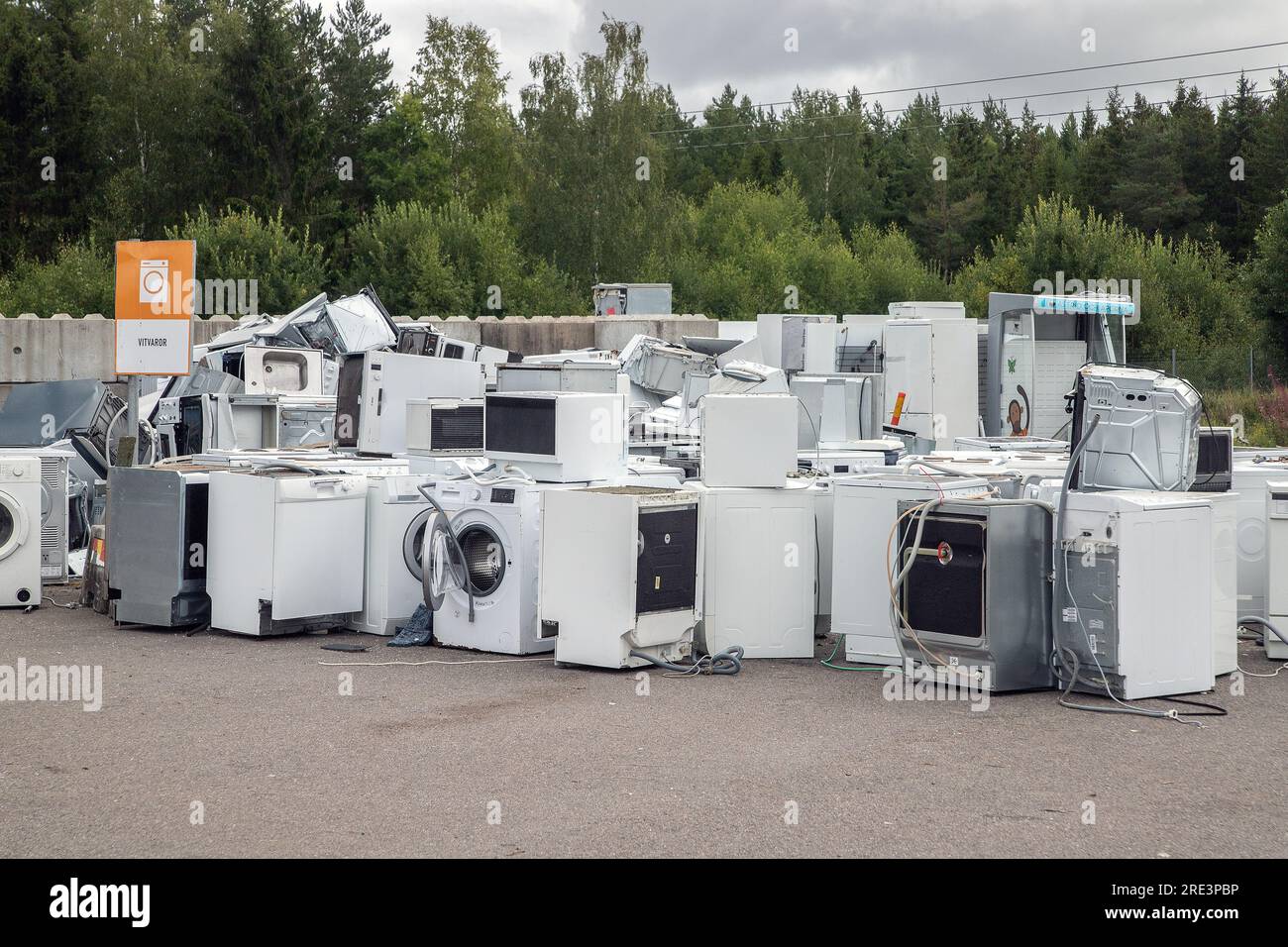 Electrodomésticos en Un centro de reciclaje en Flen, suecia Foto de stock