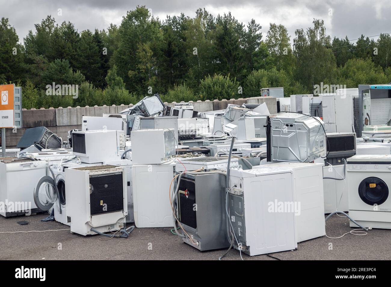 Electrodomésticos en Un centro de reciclaje en Flen, suecia Foto de stock