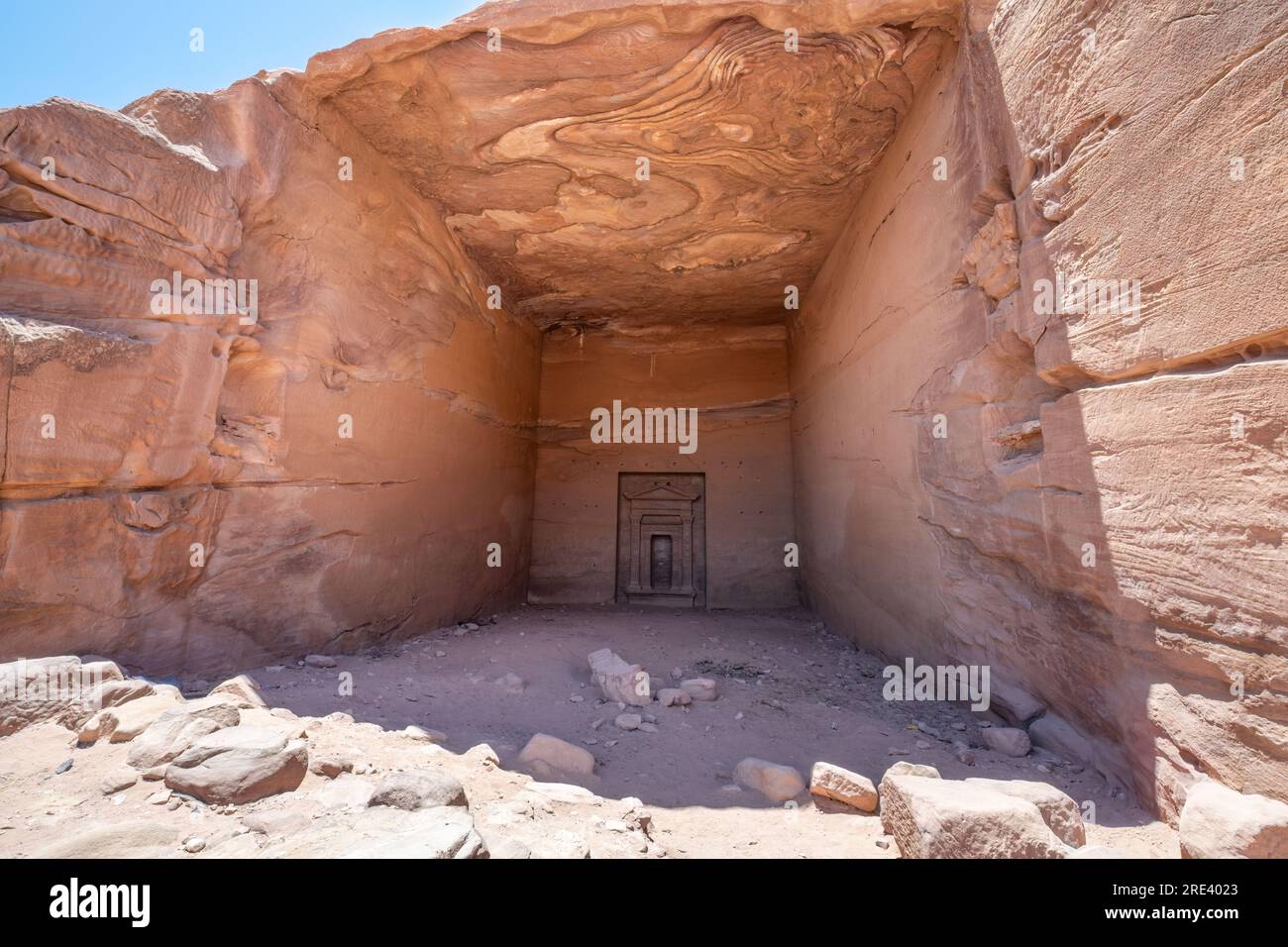 Wadi Musa, Petra, Jordania - un interior de uno de los cientos de tumbas cortadas en roca en Petra, Jordania. Foto de stock