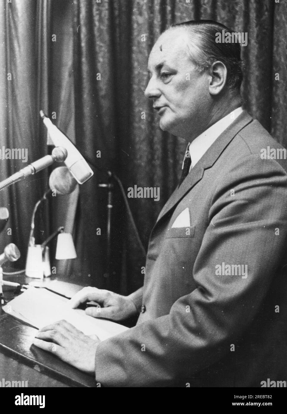 Thadden, Adolf von, 7.7.1921 - 16,7.1996, político alemán (Partido Nacional Democrático de Alemania), DERECHOS ADICIONALES-LIQUIDACIÓN-INFORMACIÓN-NO-DISPONIBLE Foto de stock