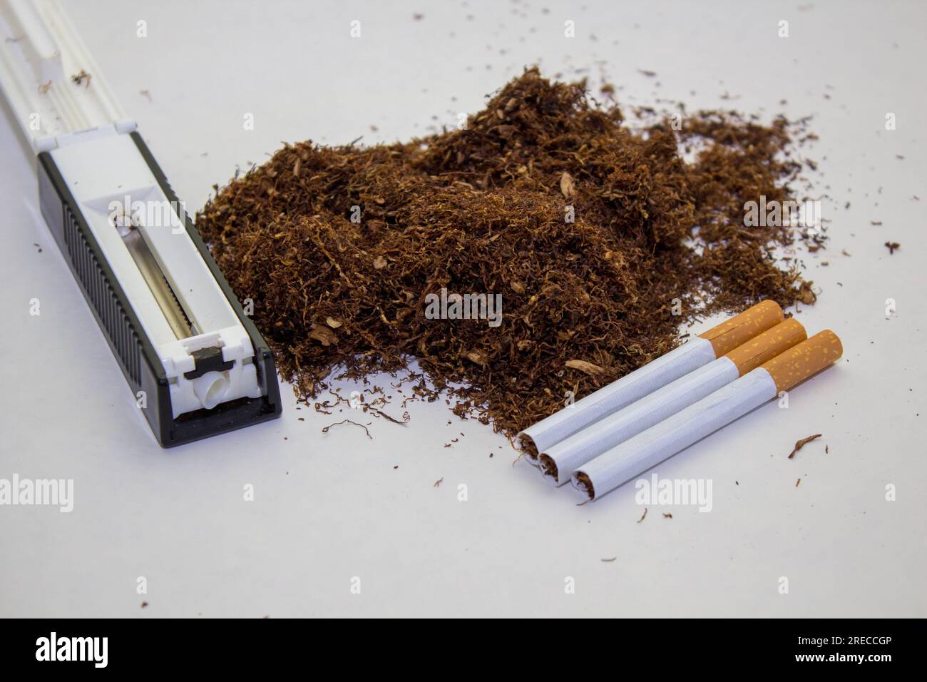 producción ilícita de cigarrillos, producción delictiva y venta de cigarrillos Foto de stock