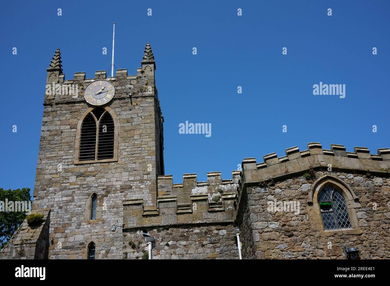 Beaumaris iglesia en la isla de Anglesey en el norte de Gales, Reino Unido Foto de stock