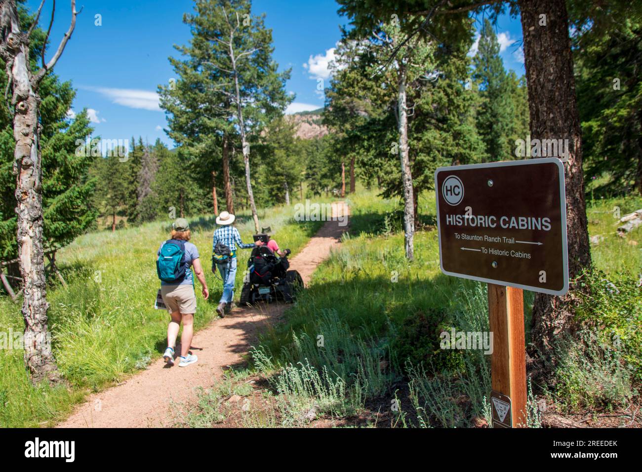 El Parque Estatal Staunton de Colorado ofrece un programa de sillas de atletismo que permite a las personas discapacitadas utilizar los senderos para caminatas en esta parte de las Montañas Rocosas. Foto de stock