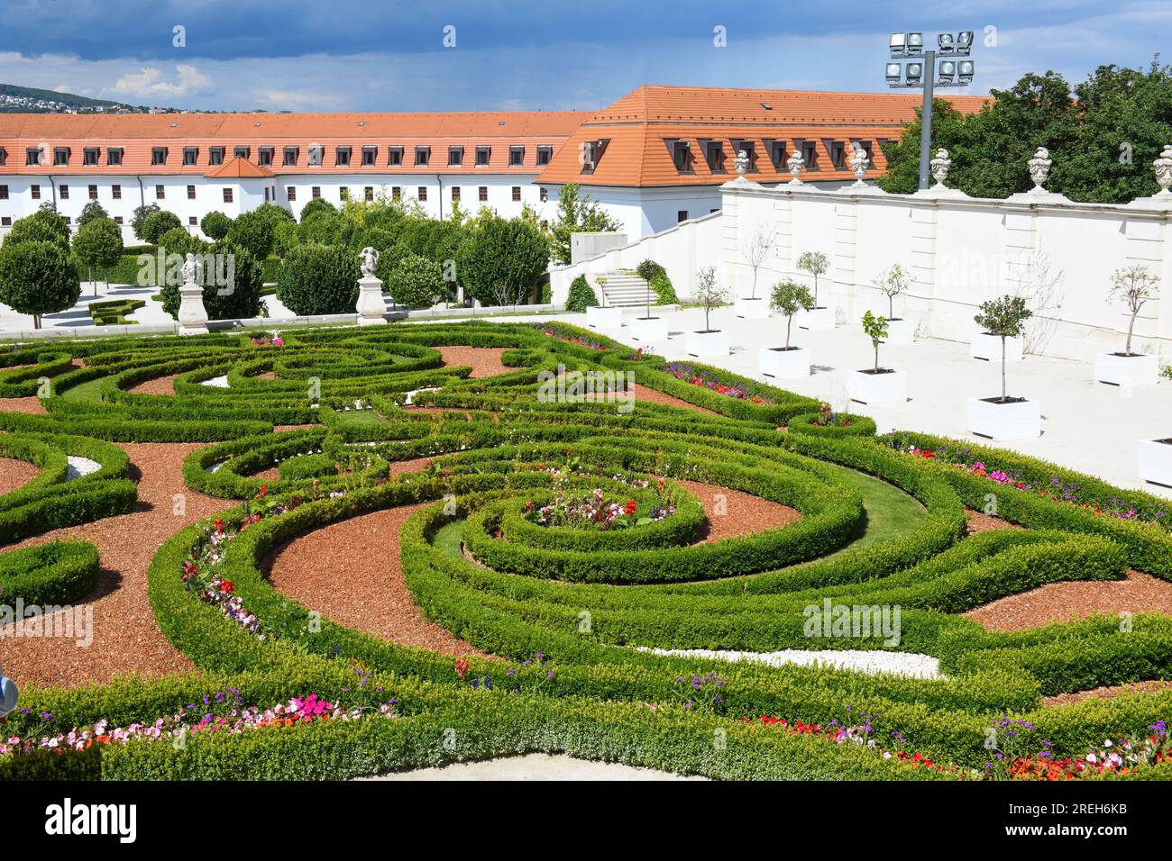 Bratislava, Eslovaquia 28 de junio de 2023 Vista en el jardín del