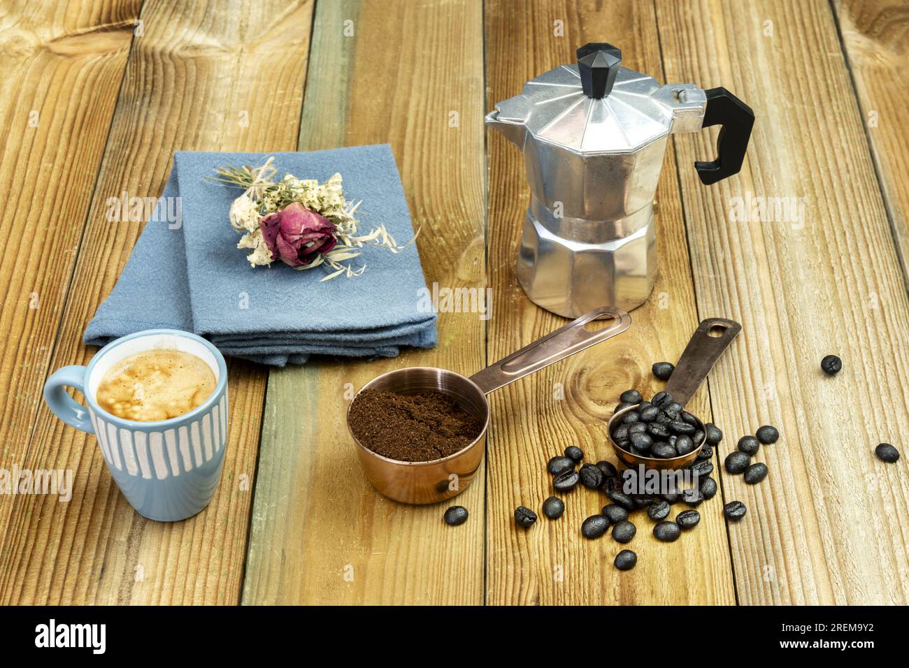 Vintage dispensador de cafe fotografías e imágenes de alta resolución -  Alamy