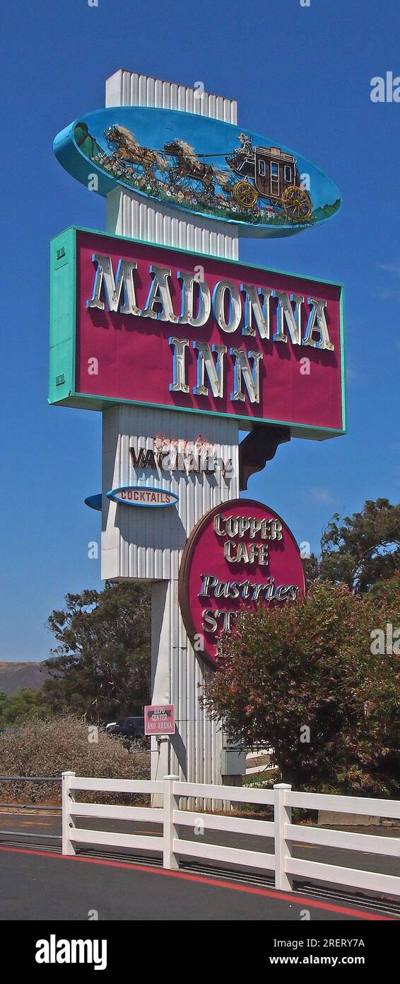 Letrero de Madonna Inn en San Luis Obispo, California Foto de stock