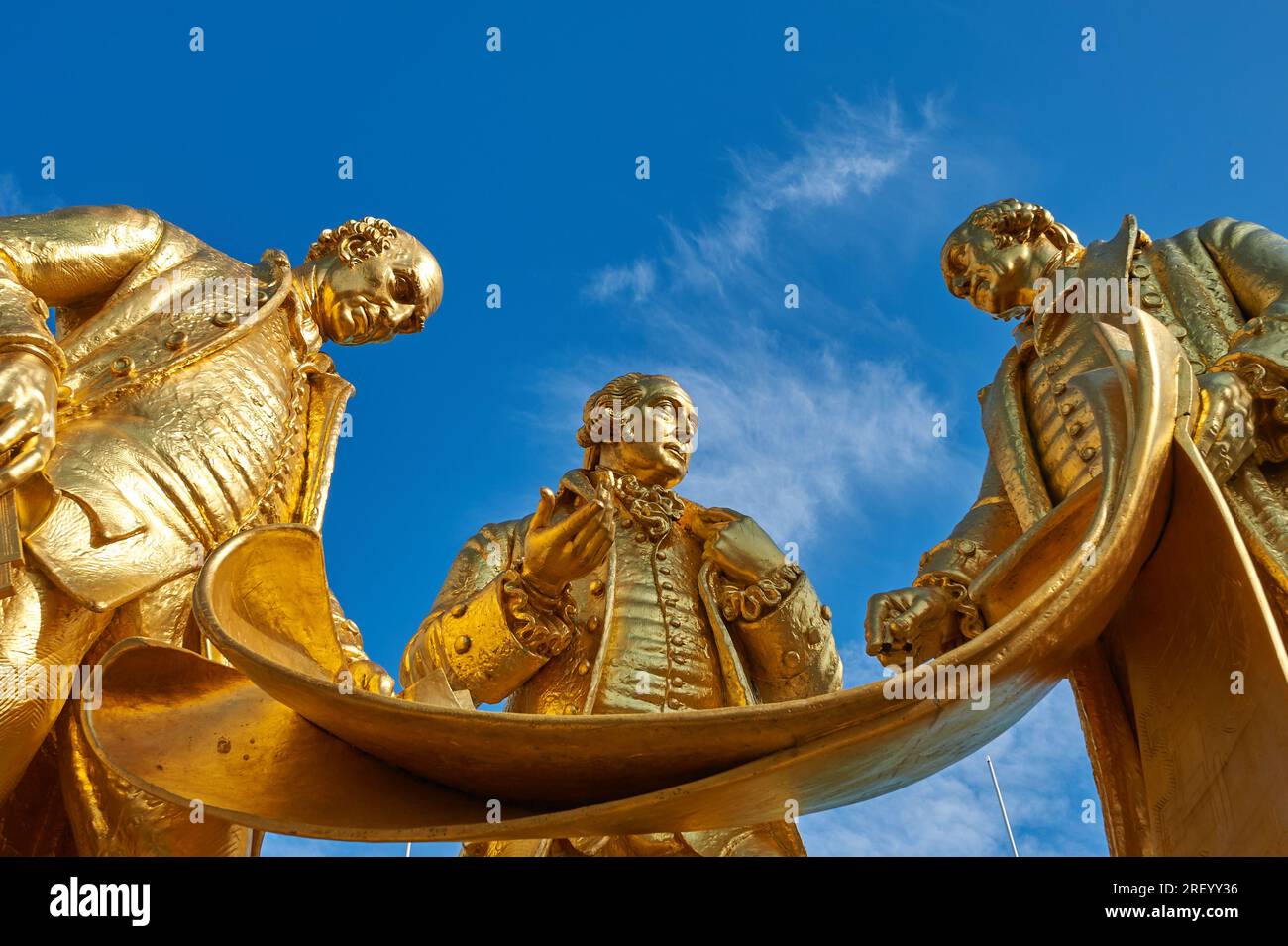 Estatua de 'Los muchachos de oro', James Watt, William Murdoch y Matthew Boulton - pioneros de la revolución industrial en el centro de Birmingham. Foto de stock