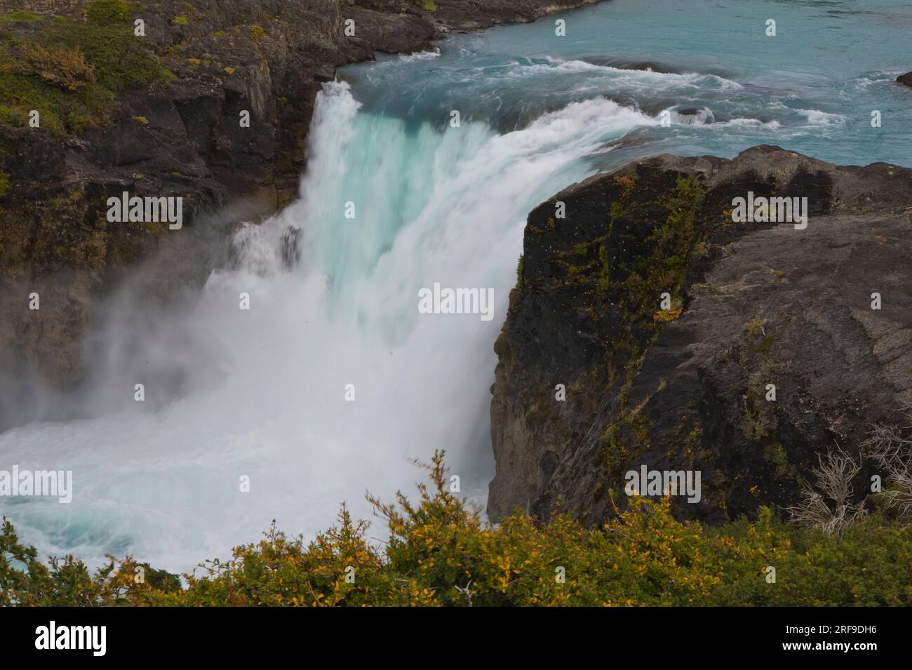 Salto Grande en el río Paine en el Parque Nacional Torres del Paine, Chile, América del Sur Foto de stock