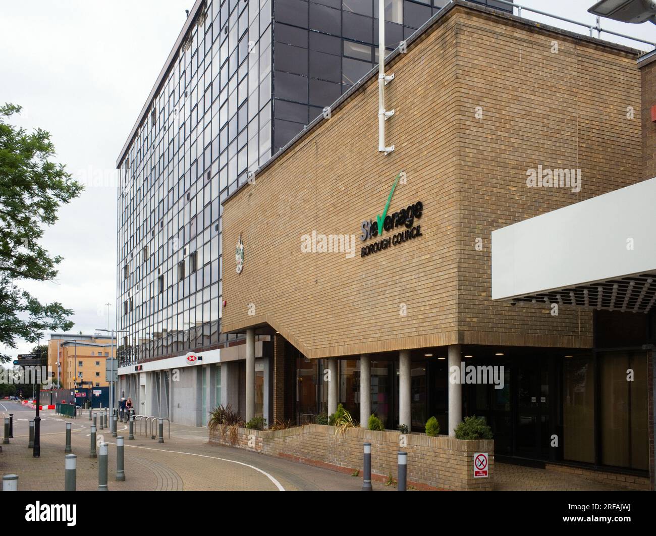 Edificio del consejo de Stevenage Borough en el centro de la ciudad Foto de stock